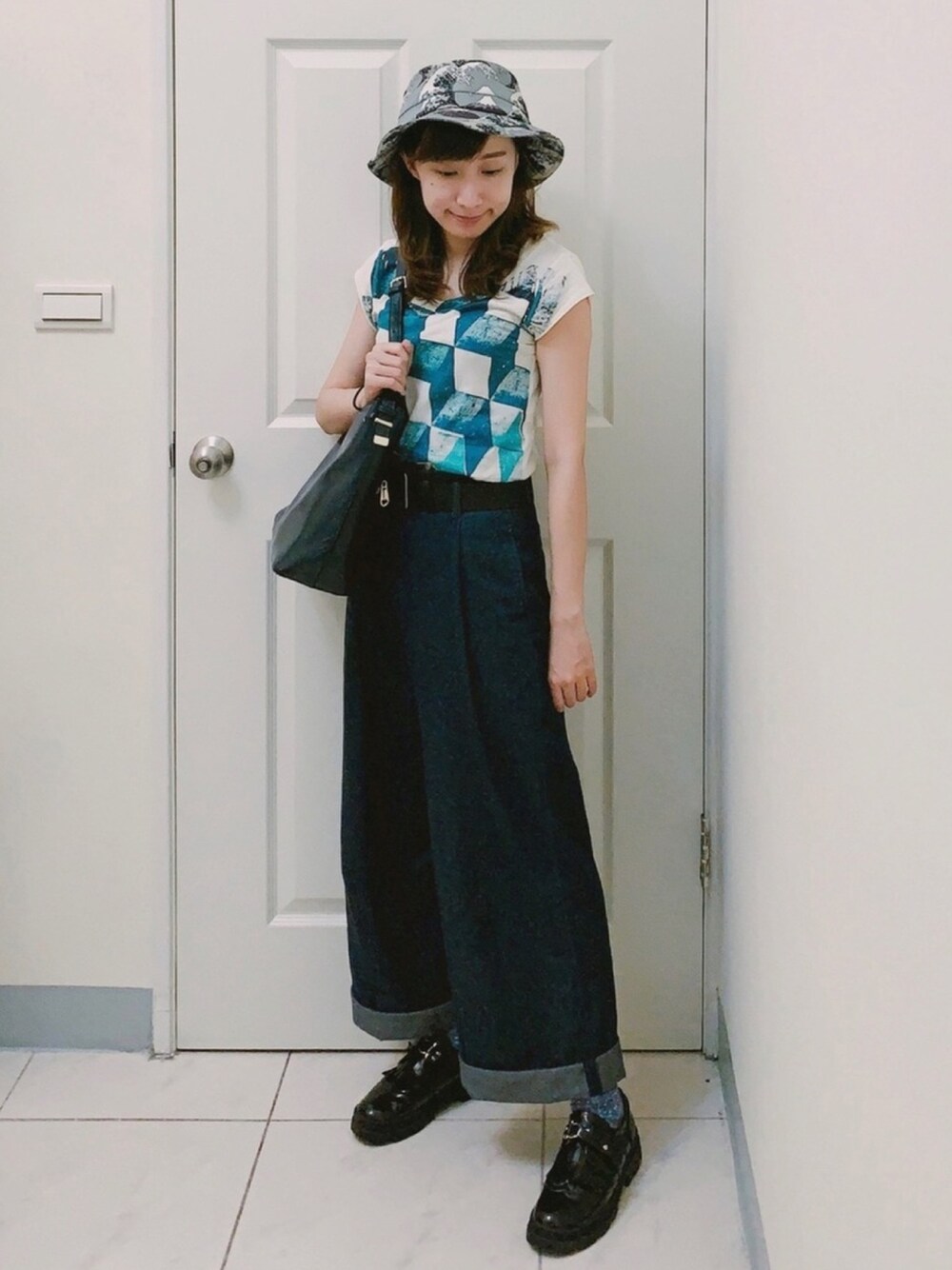 「Cognoscentiのアイテム（Tシャツ/カットソー、ホワイト系）」を使った、Maureenさん（レディース・155cm）の夏コーディネートの1枚目の写真