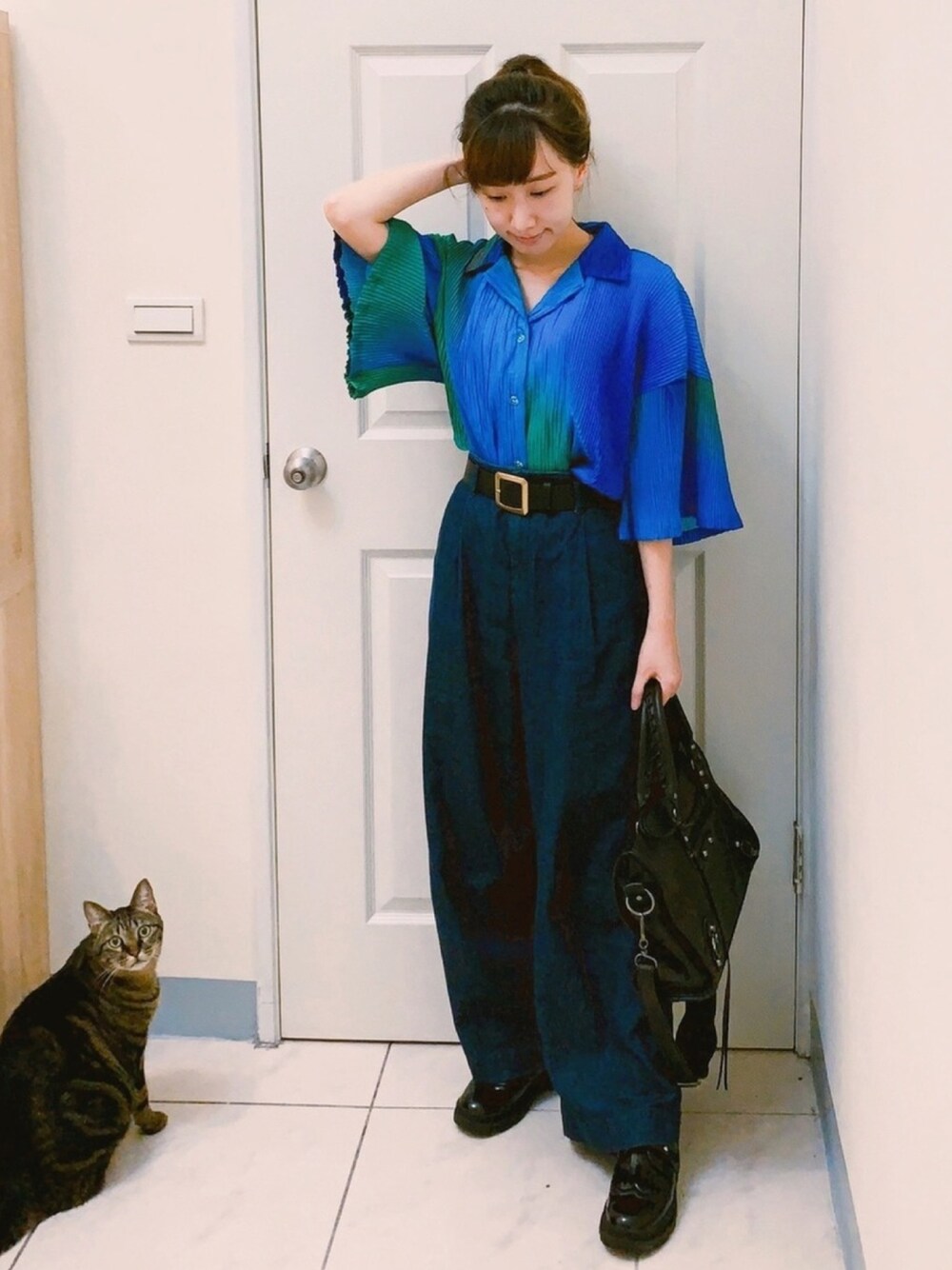 「シャツ、ワイドパンツ、厚底シューズ、girl、shirts、trousers、platform shoes、VINTAGE、低身長」｜「楊二大夢のアイテム（シャツ/ブラウス、ブルー系）」を使った、Maureenさん（レディース・155cm）の春コーディネートの1枚目の写真
