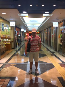 「Abercrombie&Fitch（アバークロンビーアンドフィッチ）のアイテム（カーゴパンツ）」を使った、Aron Hsuさん（メンズ・170cm）の夏コーディネート