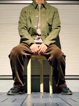 Leeのデニムジャケット（グリーン系）を使った人気ファッション 