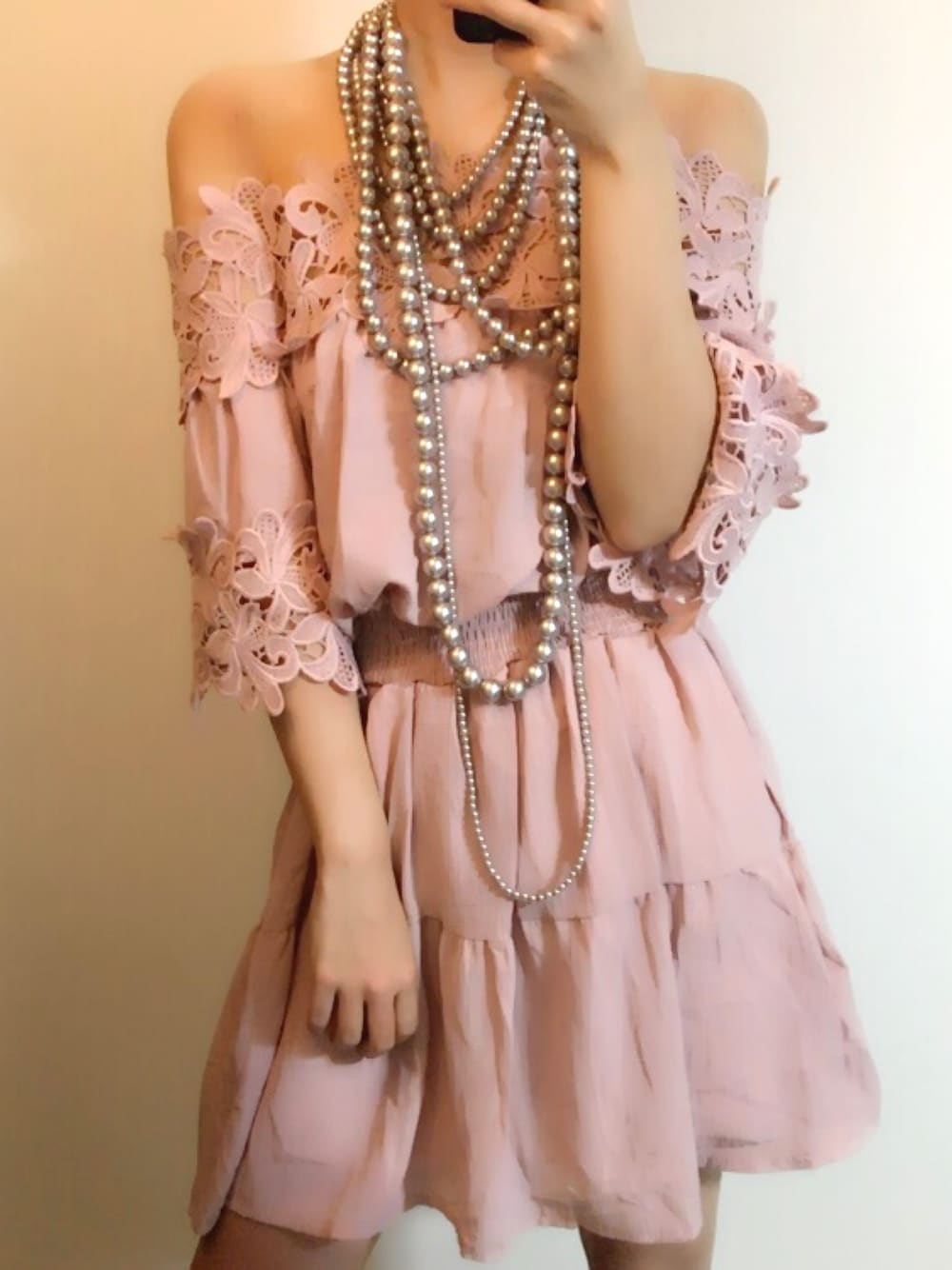 「ワンピース、オフショルダー、パールネックレス、プチプラ、インスタイル」｜「carpedium💖のアイテム（ワンピース、ピンク系）」を使った、carpedium_mykさん（レディース・163cm）の夏コーディネートの1枚目の写真