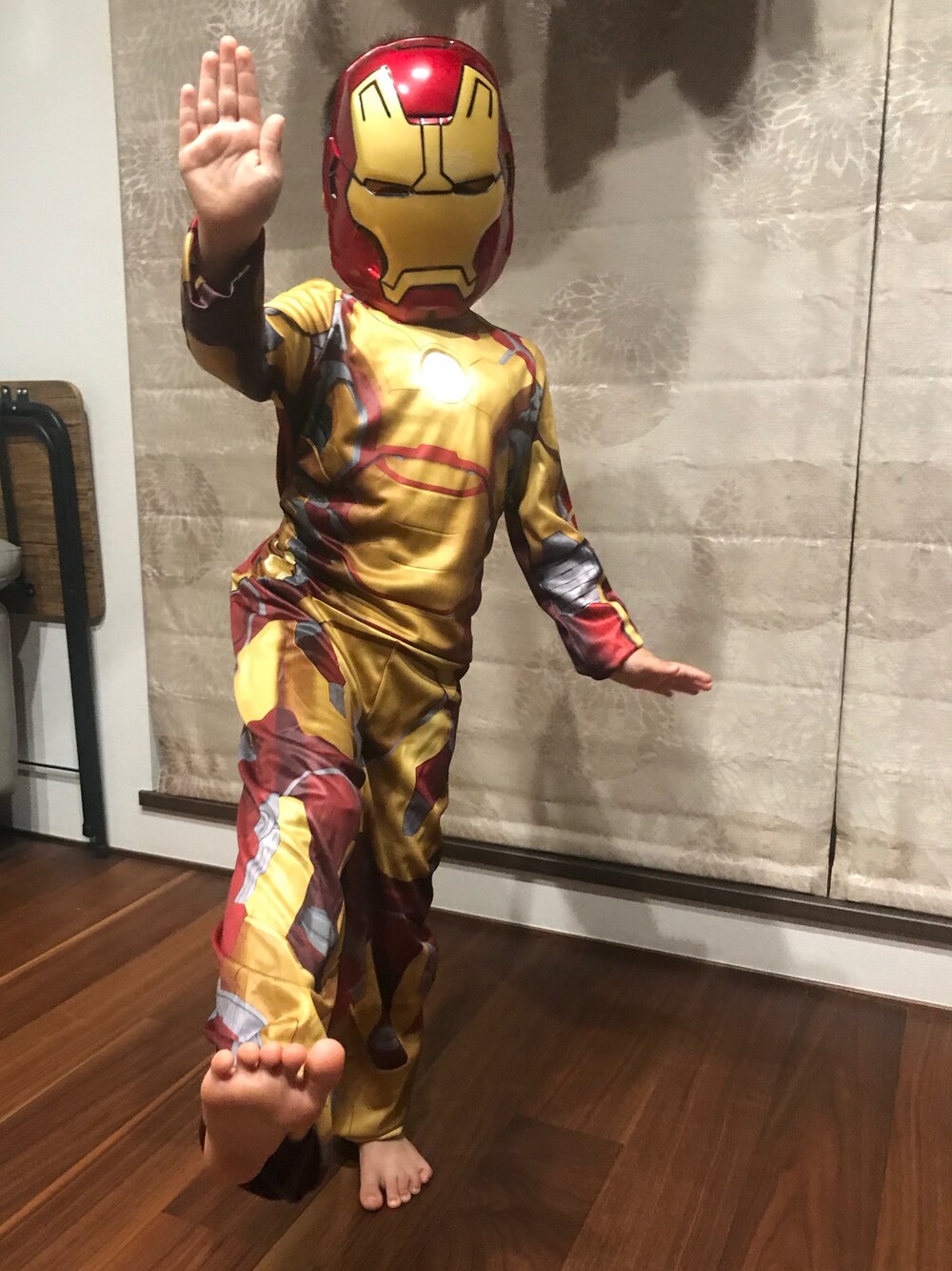 「キャプテンマーベル、アイアンマン、IronMan、ハロウィン」｜「ironmanのアイテム（コスチューム/パーティーグッズ、レッド系）」を使った、tomtomさん（キッズ・110cm）の春コーディネートの1枚目の写真