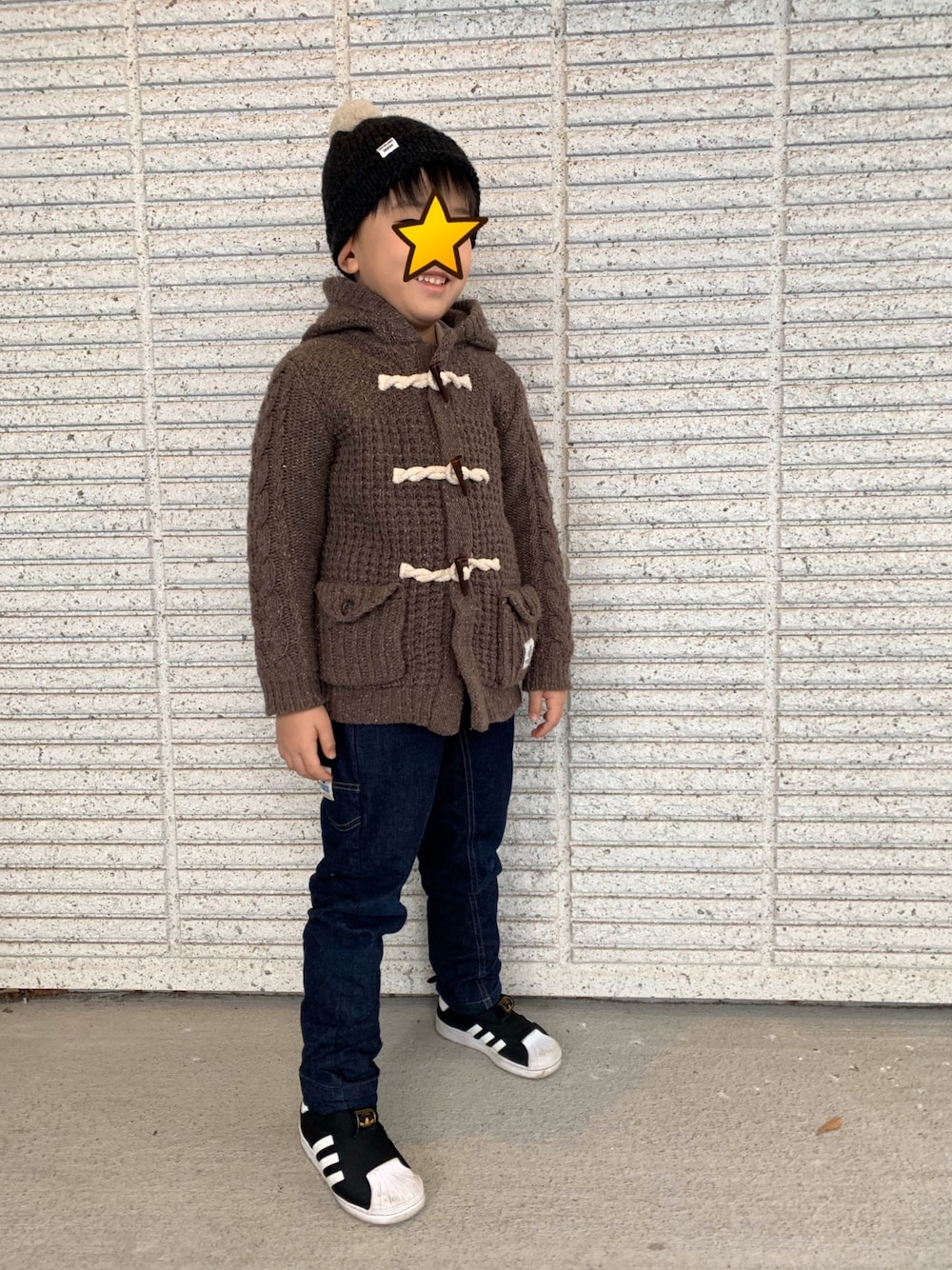 「ブラウン色に染まれ、男の子コーデ、外遊び」｜「こども ビームスのSMOOTHY / ニット ダッフルコート (90～140cm)（ダッフルコート、ブラウン系）」を使った、tomtomさん（キッズ・120cm）の冬コーディネートの1枚目の写真