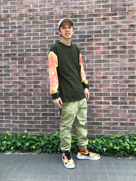 「原宿」｜「アイテム（チノパンツ）」を使った、LEFLAHさん（メンズ・172cm）の春コーディネート