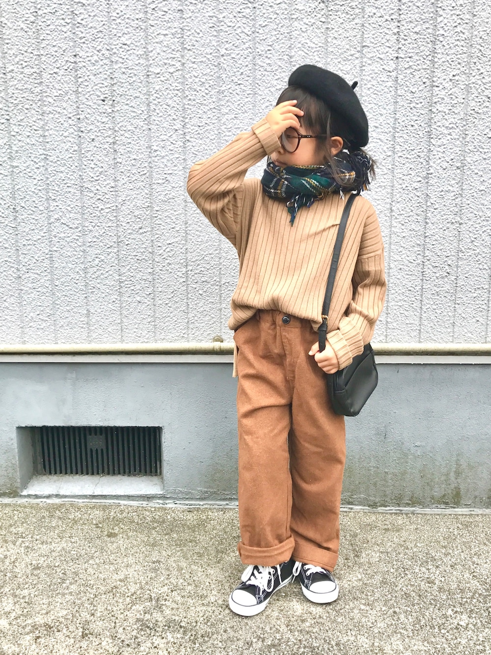 「キッズファッション、女の子、ワントーンコーデ、カジュアルコーデ、プチプラ、ベレー帽、プティマイン」｜「ZARA KIDSのアイテム（Tシャツ/カットソー、ブラウン系）」を使った、*aoさん（キッズ・100cm）の秋コーディネートの1枚目の写真