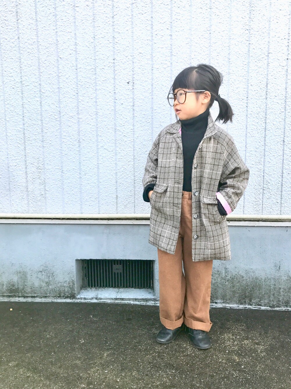 「kids、シンプルコーデ、秋冬コーデ、おじコーデ、タータンチェック、チェスターコート、チェックコート、オジ靴、ワイドパンツ」｜「Koreaのアイテム（チェスターコート、その他）」を使った、*aoさん（キッズ・110cm）の秋コーディネートの1枚目の写真