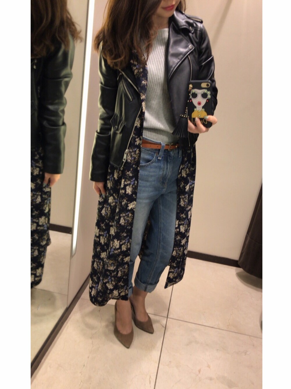 「春、パンツスタイル、spring、outfit、花柄、シャツワンピ、レイヤードスタイル、デニム」｜「ZARAのアイテム（ライダースジャケット、ブラック系）」を使った、m.さん（レディース・150cm）の春コーディネートの1枚目の写真