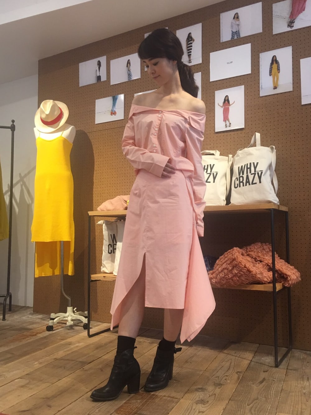 「sixvoma、オフショル、セットアップ、ダスティパステル、ピンク、大人ガーリー、ガーリー、ブーツ、個性派、ZARA」｜「six vomaのアイテム（トップス、ピンク系）」を使った、菅千代美(すがちよみ)さん（レディース・170cm）の秋コーディネートの1枚目の写真