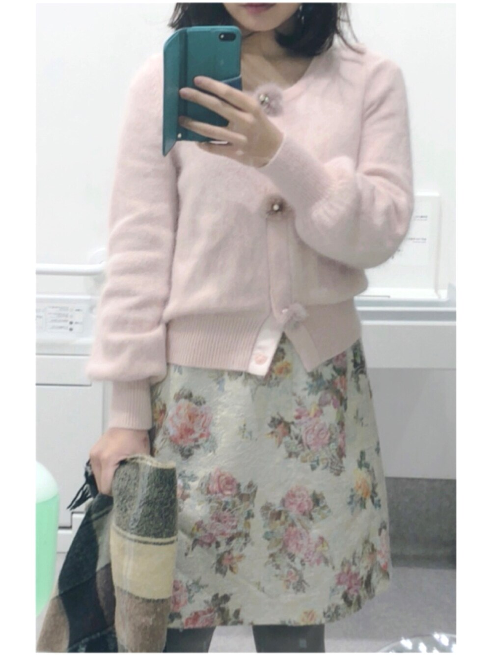 「春コーデ、デート」｜「JILL STUARTのカーラニットカーディガン（カーディガン/ボレロ、ピンク系）」を使った、Ayaさん（レディース・152cm）の冬コーディネートの1枚目の写真