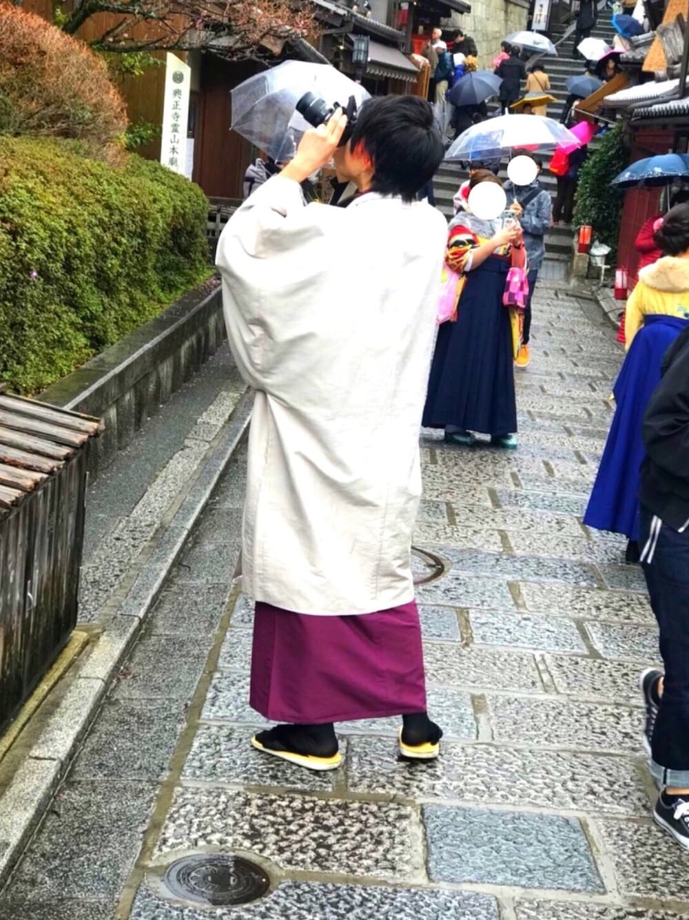 「京都、浴衣、白、紫、浴衣男子、フォローミー、観光」｜「浴衣のアイテム（浴衣、ホワイト系）」を使った、りさん（メンズ・173cm）の春コーディネートの1枚目の写真