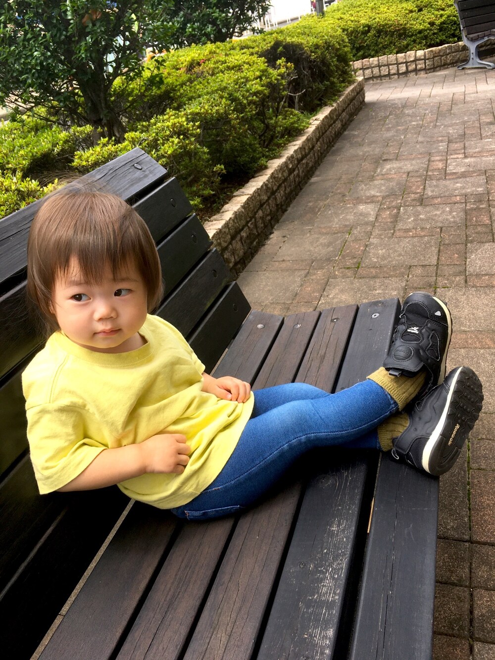 「USJコーデ？、おんなのこ」｜「GUのアイテム（Tシャツ/カットソー、イエロー系）」を使った、ハナサクさん（キッズ・80cm）の秋コーディネートの1枚目の写真