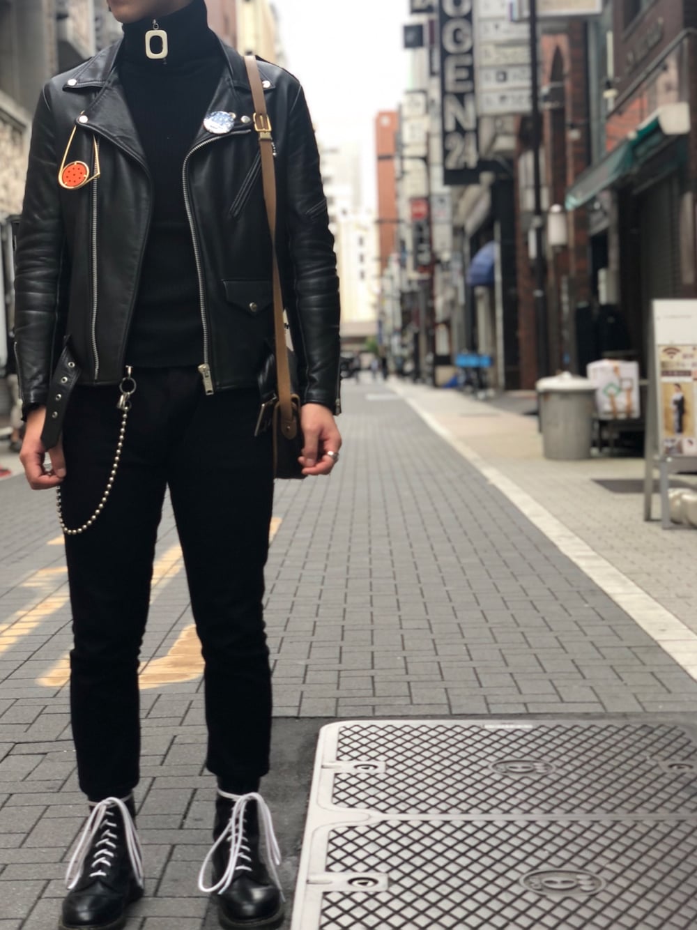 「JW Andersonのアイテム（ネックウォーマー/スヌード、ブラック系）」を使った、Tomさん（メンズ・173cm）の秋コーディネートの1枚目の写真