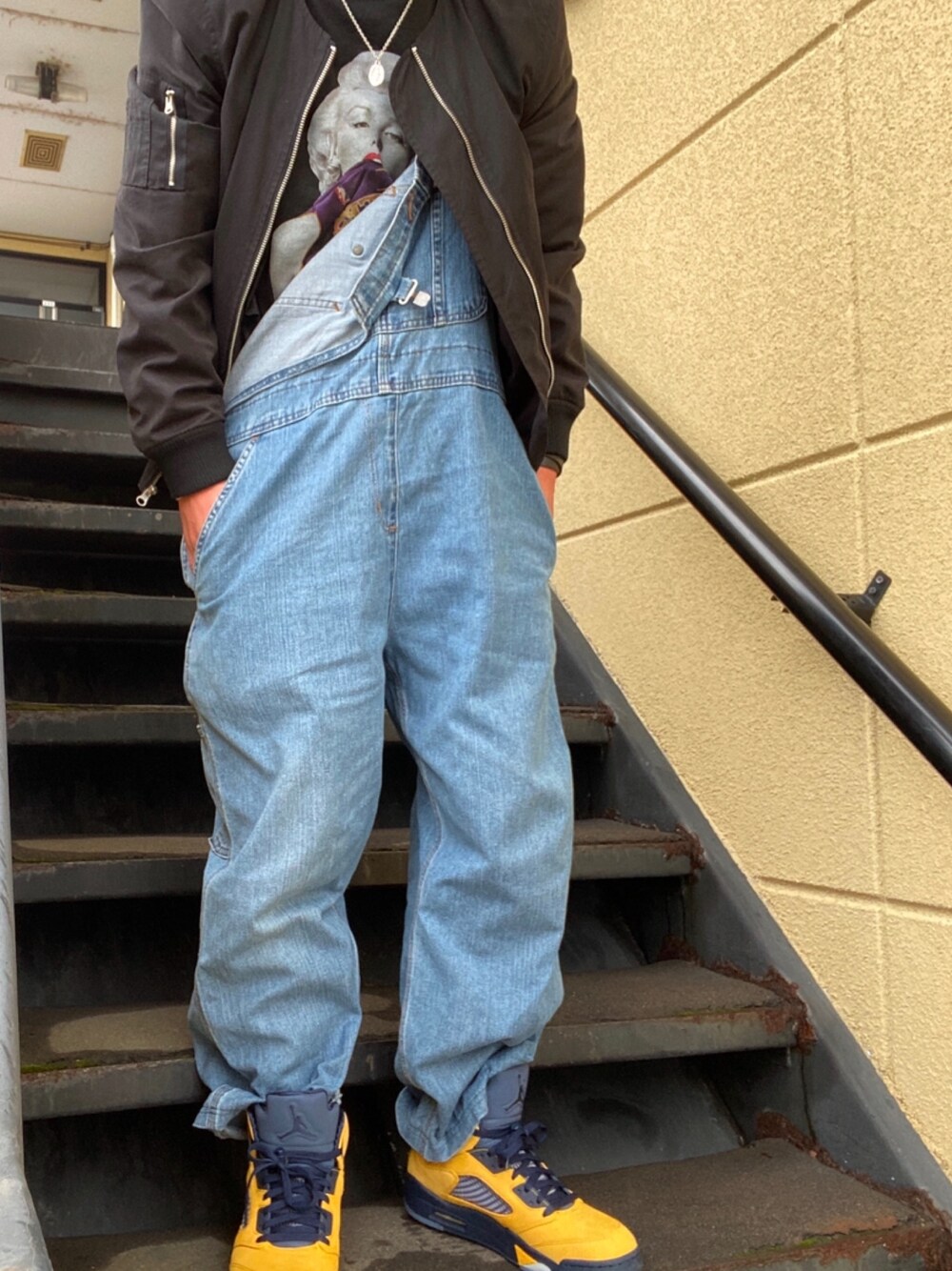 「NIKE、AIR JORDAN、air jordan5、Michigan、carhartt、streetstyle、90s、sneakers、マリリンモンローstyle」｜「NIKEのアイテム（スニーカー、イエロー系）」を使った、3✖︎9さん（メンズ・170cm）の秋コーディネートの1枚目の写真