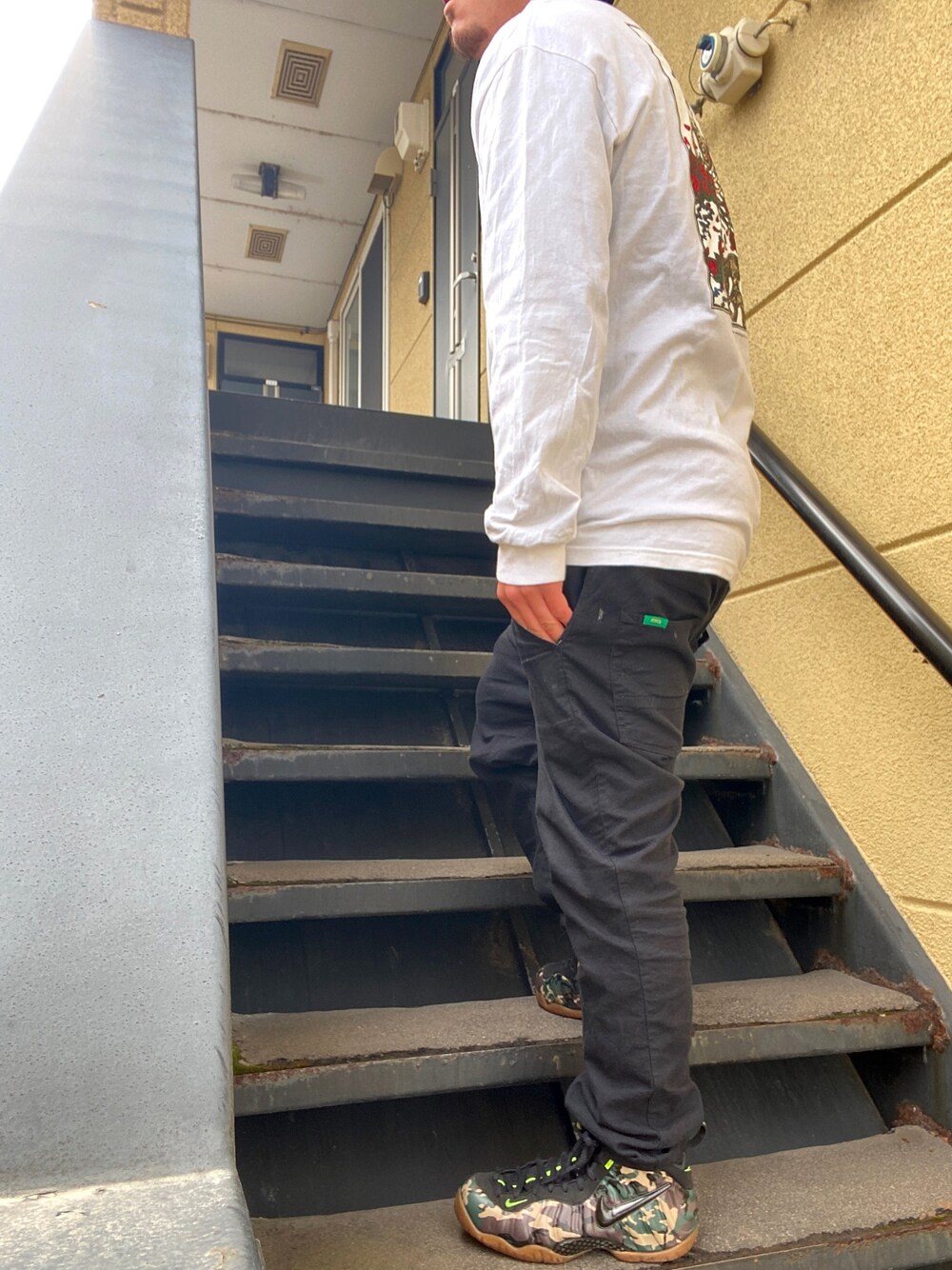 「street、streetstyle、skaterstyle、sneakers、NIKE、FTC、EDWIN」｜「FTCのFTC x GRATEFUL DEAD L/S TEE（Tシャツ/カットソー、ホワイト系）」を使った、3✖︎9さん（メンズ・170cm）の春コーディネートの1枚目の写真