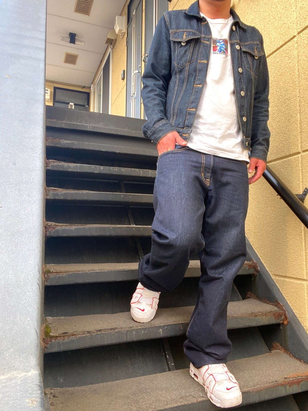 「supreme、street、streetstyle、skaterstyle、90’s」｜「GUの（GU）スキニーフィットジーンズ（パンツ、ブラック系）」を使った、3✖︎9さん（メンズ・170cm）の春コーディネートの1枚目の写真