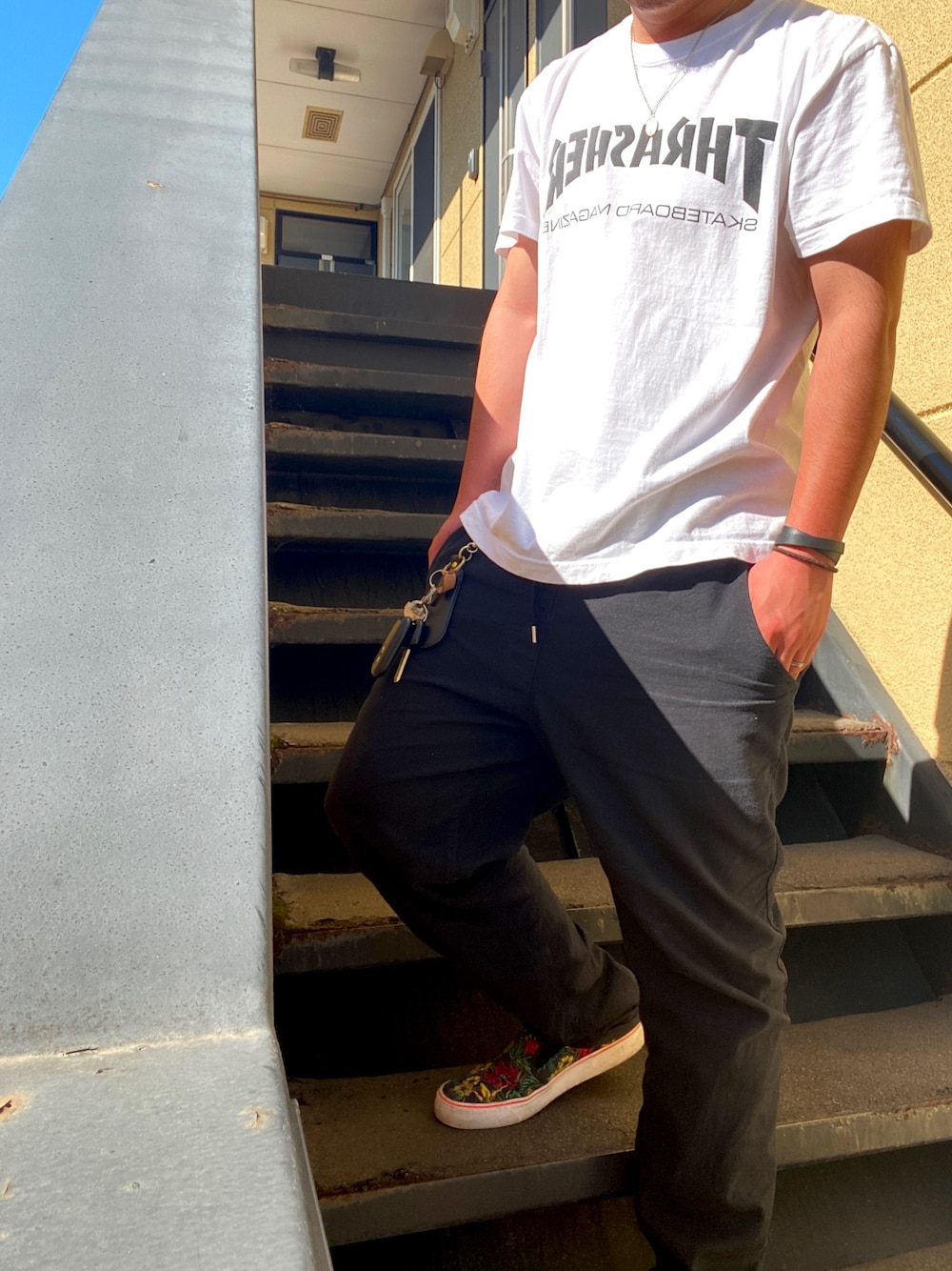 「street、streetstyle、skateboard、skate、skater、THRASHER、EDWIN、IL BISONTE、NIKE」｜「THRASHERのアイテム（Tシャツ/カットソー、ホワイト系）」を使った、3✖︎9さん（メンズ・170cm）の春コーディネートの1枚目の写真