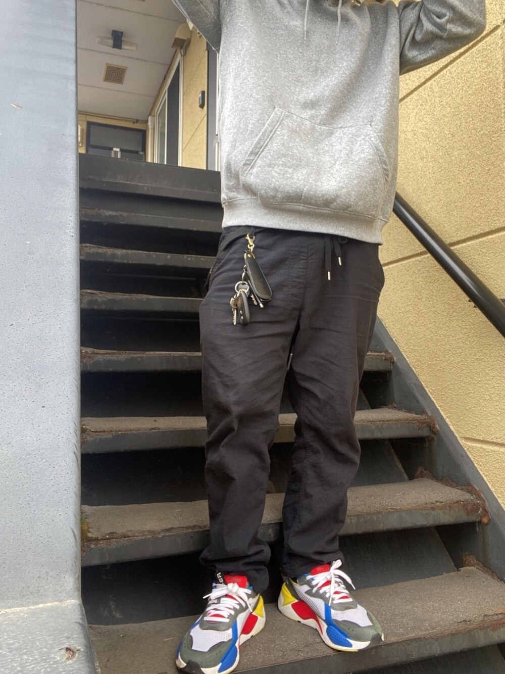 「streetstyle、スケータースタイル、ストリート、パーカー、GU、EDWIN、IL BISONTE、PUMA、スニーカー」｜「GUのアイテム（パーカー、グレー系）」を使った、3✖︎9さん（メンズ・168cm）の春コーディネートの1枚目の写真