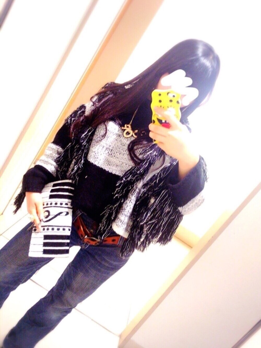 「MOSCHINOのアイテム（財布/小物、イエロー系）」を使った、💄💋BabyMimmi👣さん（レディース・153cm）の冬コーディネートの1枚目の写真