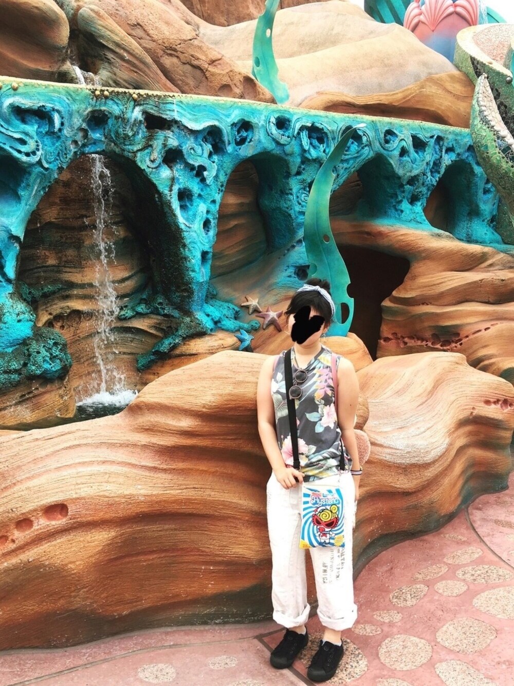 「夏コーデ、カジュアルコーデ、ラフ、低身長、カチューシャ、タンクトップ、スニーカー、おだんごヘアー、サングラス」｜「no brandのアイテム（カチューシャ、ブルー系）」を使った、💄💋BabyMimmi👣さん（レディース・155cm）の夏コーディネートの1枚目の写真