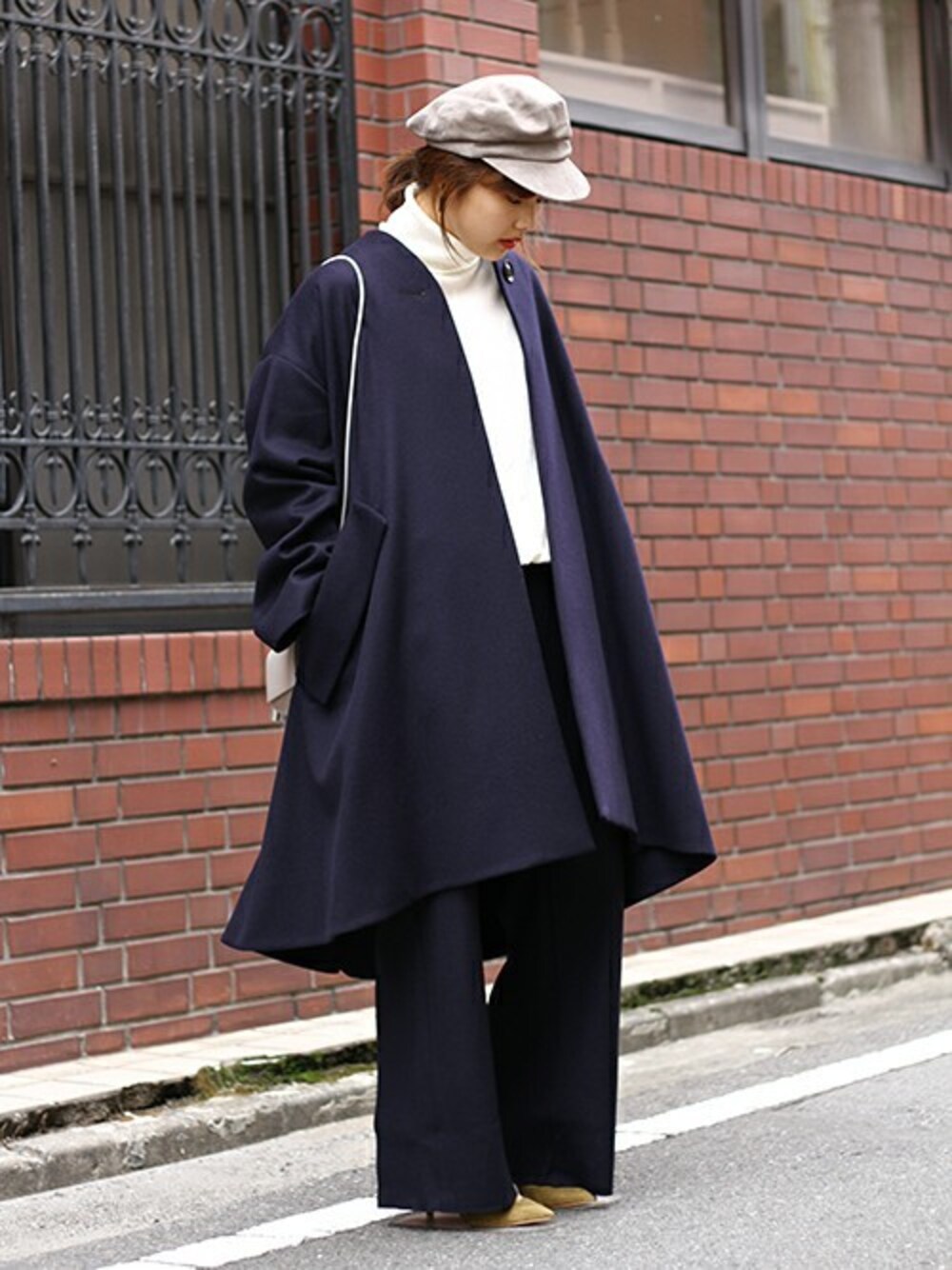 「コート、アウター、冬コーデ、coat、コートスタイル、レディース、レディースアイテム、冬のコーデ、ELIN、エリン」｜「ELINのELIN / エリン：Wool-blend asymmetry coat：11705-33-0603[ANN]（その他アウター、ブルー系）」を使った、ARKnets STAFFさん（レディース・160cm）の冬コーディネートの1枚目の写真