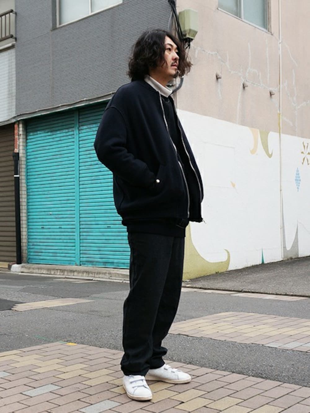 「ブルゾン、ジャケット、冬コーデ、メンズライク、Scye、ジャケットスタイル、ボンバージャケット、メンズアイテム、bomber jacket、ブルゾンコーデ」｜「ScyeのScye / サイ：別注BOMBER JACKET：ボンバージャケット：1217-63705[MUS]（ブルゾン、ブルー系）」を使った、ARKnets STAFFさん（メンズ・181cm）の冬コーディネートの1枚目の写真