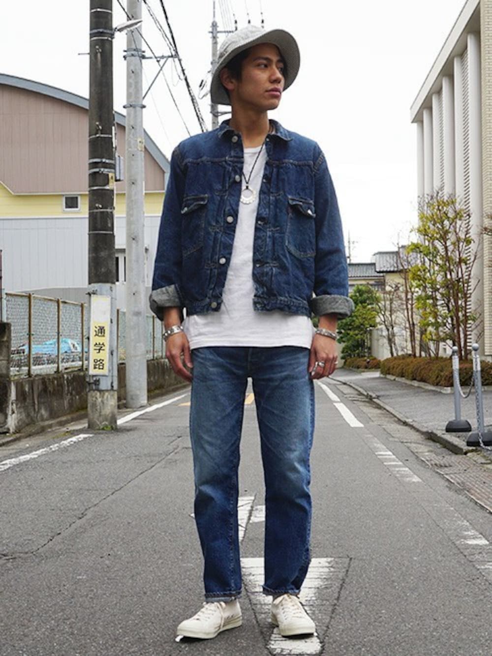 「ジャケット、デニムジャケット、ユニセックス、ジャケットスタイル、春コーデ、WAREHOUSE、デニム ジャケット、メンズアイテム、レディースアイテム、ジャケットコーデ」｜「FLAG SPORTのFLAG SPORT/ フラッグスポーツ(WAREHOUSE / ウェアハウス)：Lot 3002 2nd type(1.5)：デニムジャケット：FS3002[STD]（デニムジャケット、ブルー系）」を使った、ARKnets STAFFさん（メンズ・173cm）の春コーディネートの1枚目の写真