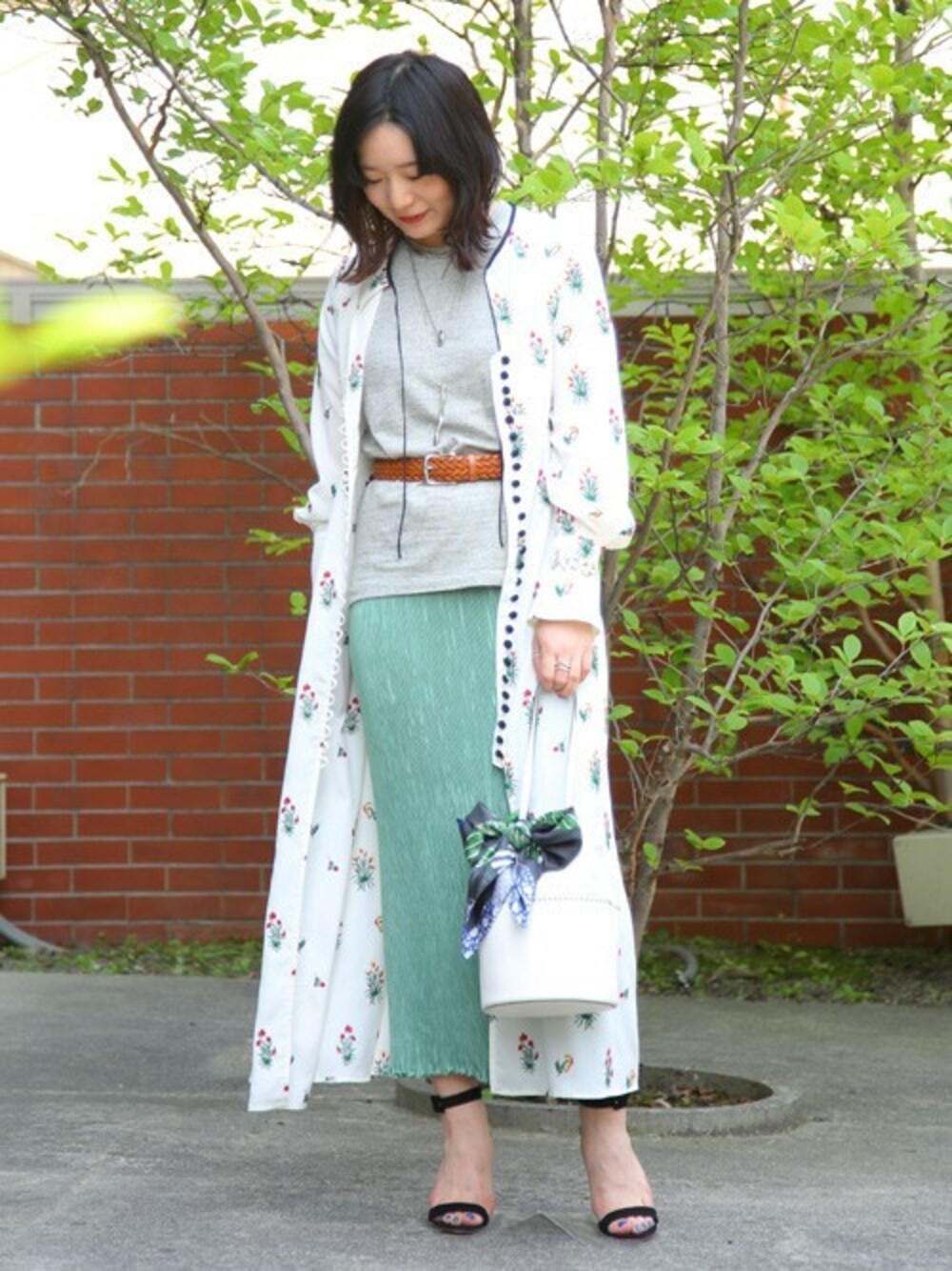 「スカーフ、Ron Herman、mame、レディース、アレンジ、pippichic、PHILIPPE AUDIBERT、AURALEE、manipuri、マニプリ」｜「manipuriのmanipuri / マニプリ：＜Silk scarf(65cm×65cm)＞-patchwork yacht-：パッチワークヨット柄シルクスカーフ：Silk-scarf-pw-yacht[ANN]（バンダナ/スカーフ、ブラック系）」を使った、ARKnets STAFFさん（レディース・160cm）の夏コーディネートの1枚目の写真