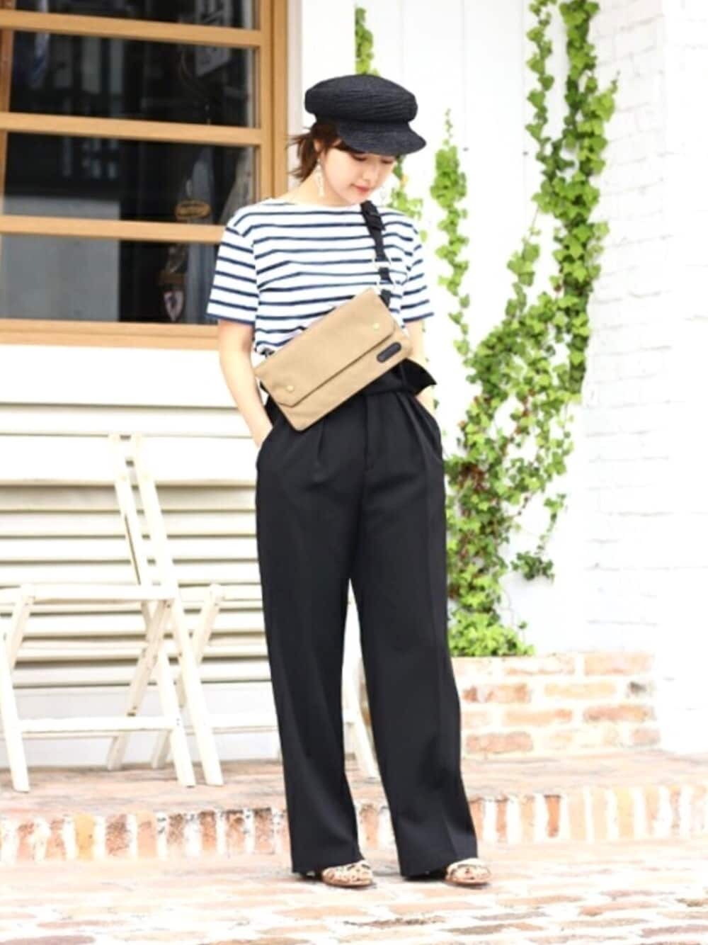 「ワイドパンツ、タックイン、KIJIMA TAKAYUKI、ボーダートップス、ウエストバッグ、マリンテイスト、マリンキャップ、Le Minor、77circa、CLANE」｜「CLANEのCLANE / クラネ：CLANE×OUTDOOR PRODUCTS WAIST BAG：14116-8601[ANN]（ショルダーバッグ、ブラック系）」を使った、ARKnets STAFFさん（レディース・160cm）の夏コーディネートの1枚目の写真