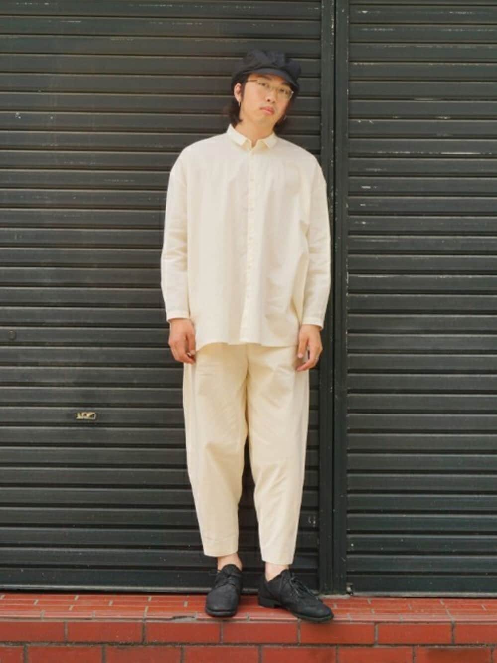 「セットアップ、キャスケット、レザーシューズ、革靴、バルーンパンツ、ホワイトコーデ、GUIDI、アンクルカット、短靴、toogood」｜「GUIDIのGUIDI / グイディ：NEW LOLACE BOOTS：16-cordovanblk-4a[RIP]（ドレスシューズ、ブラック系）」を使った、ARKnets STAFFさん（メンズ・176cm）の夏コーディネートの1枚目の写真