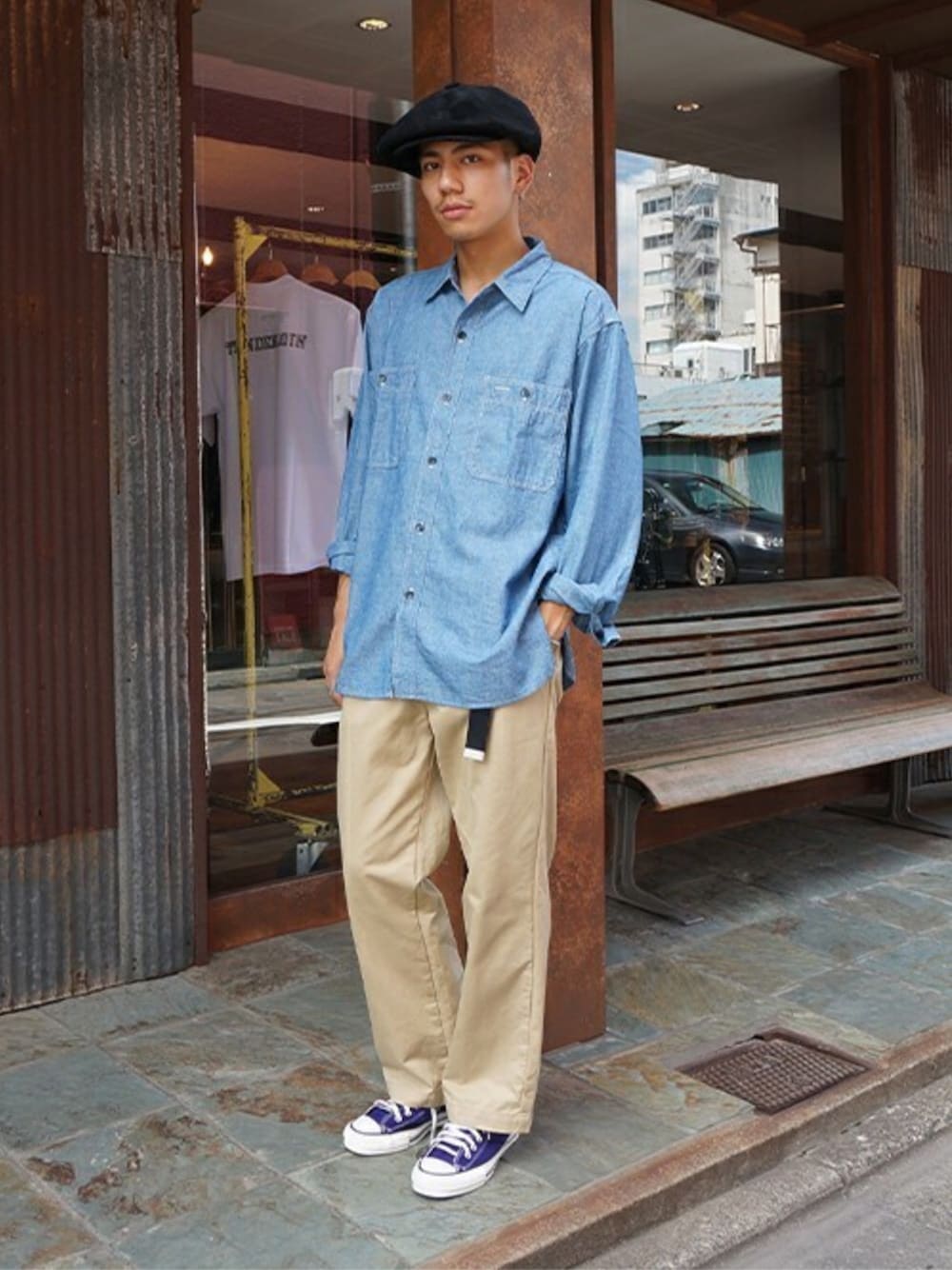 「コンバース、アメカジ、チノパン、converse、シャンブレーシャツ、ワークシャツ、ハンチング、KIJIMA TAKAYUKI、インディゴ、FLAG SPORT」｜「FLAG SPORTのChambray shirt（シャツ/ブラウス、ブルー系）」を使った、ARKnets STAFFさん（メンズ・173cm）の秋コーディネートの1枚目の写真