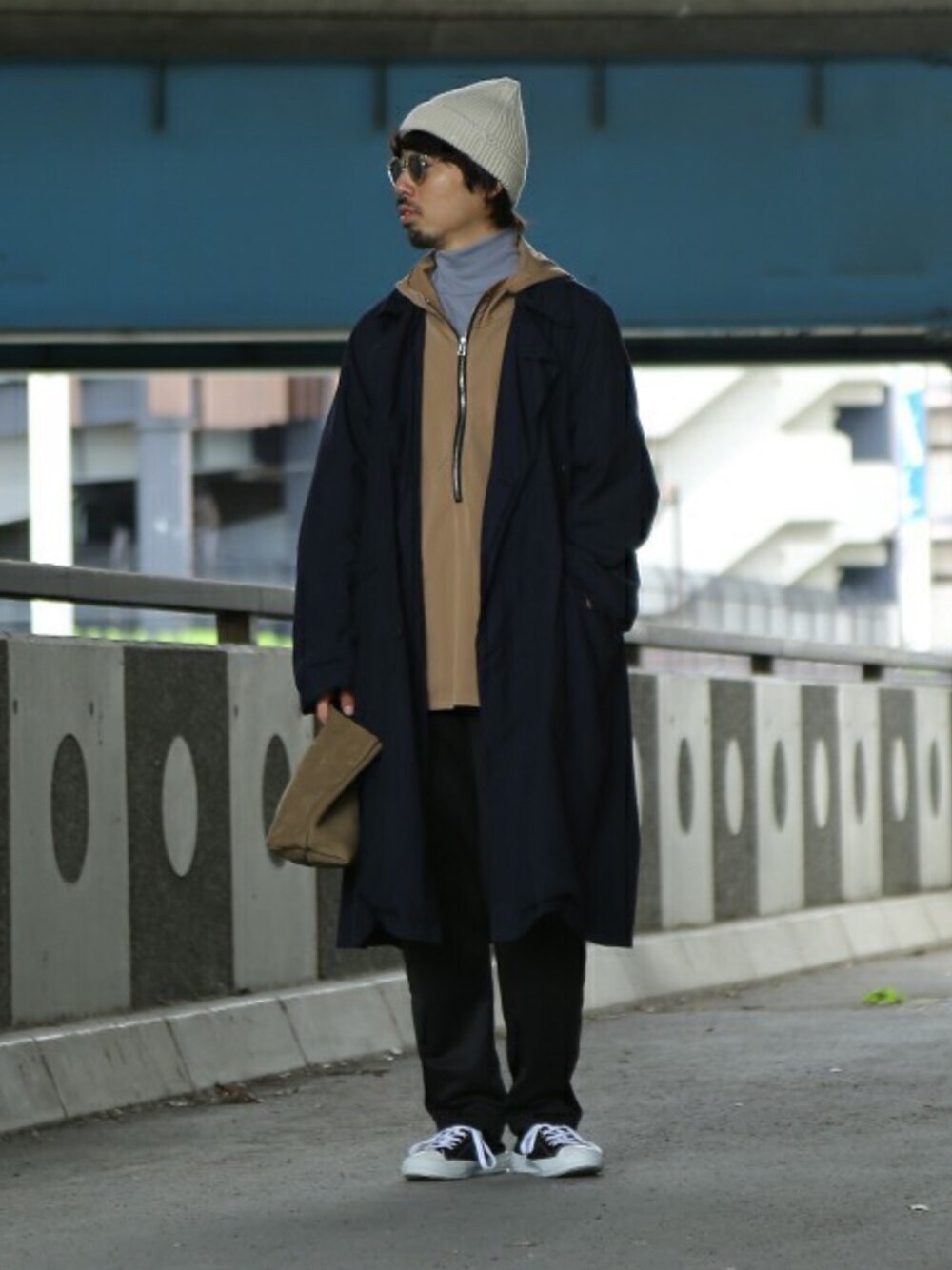 「ACNE、プルオーバーパーカー、オーバーサイズ、ロングコート、ロング丈、ジップアップパーカー、TEATORA、AcneStudios、AURALEE、PORT BY ARK」｜「PORT BY ARKのAnorak parka - beige -（ブルゾン、ベージュ系）」を使った、ARKnets STAFFさん（メンズ・175cm）の秋コーディネートの1枚目の写真