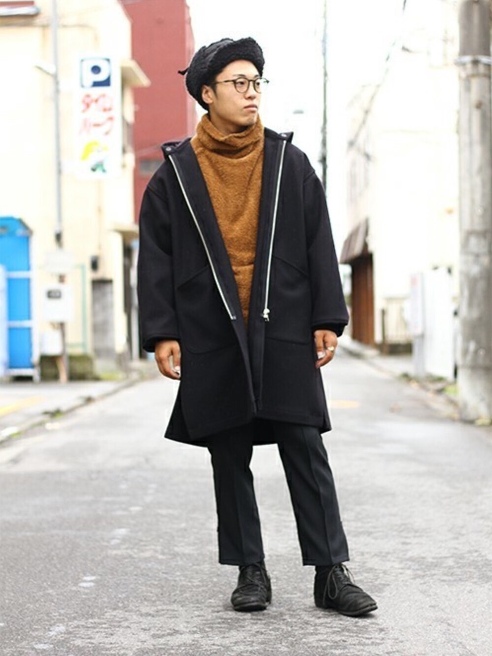 「コート、スラックス、キャメル、レザーシューズ、もこもこ、フードコート、パイル、GUIDI、COMOLI、PORT BY ARK」｜「PORT BY ARKのPORT BY ARK / ポートバイアーク：Reverse stitch turtle neck：PO04-T001[COR]（ニット/セーター、イエロー系）」を使った、ARKnets STAFFさん（メンズ・168cm）の秋コーディネートの1枚目の写真