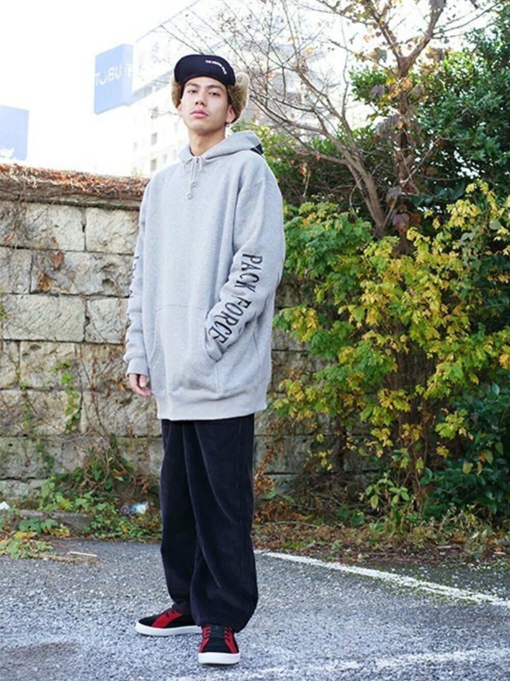 「ビッグシルエット、パーカー、リーバイス、オーバーサイズ、ワイドパンツ、THE NORTH FACE、Levi's、ノースフェイス、袖プリント、WP」｜「WPのWP / ダブリューピー：WP PULL PARKA：WP02-T008[STD]（パーカー、グレー系）」を使った、ARKnets STAFFさん（メンズ・173cm）の秋コーディネートの1枚目の写真