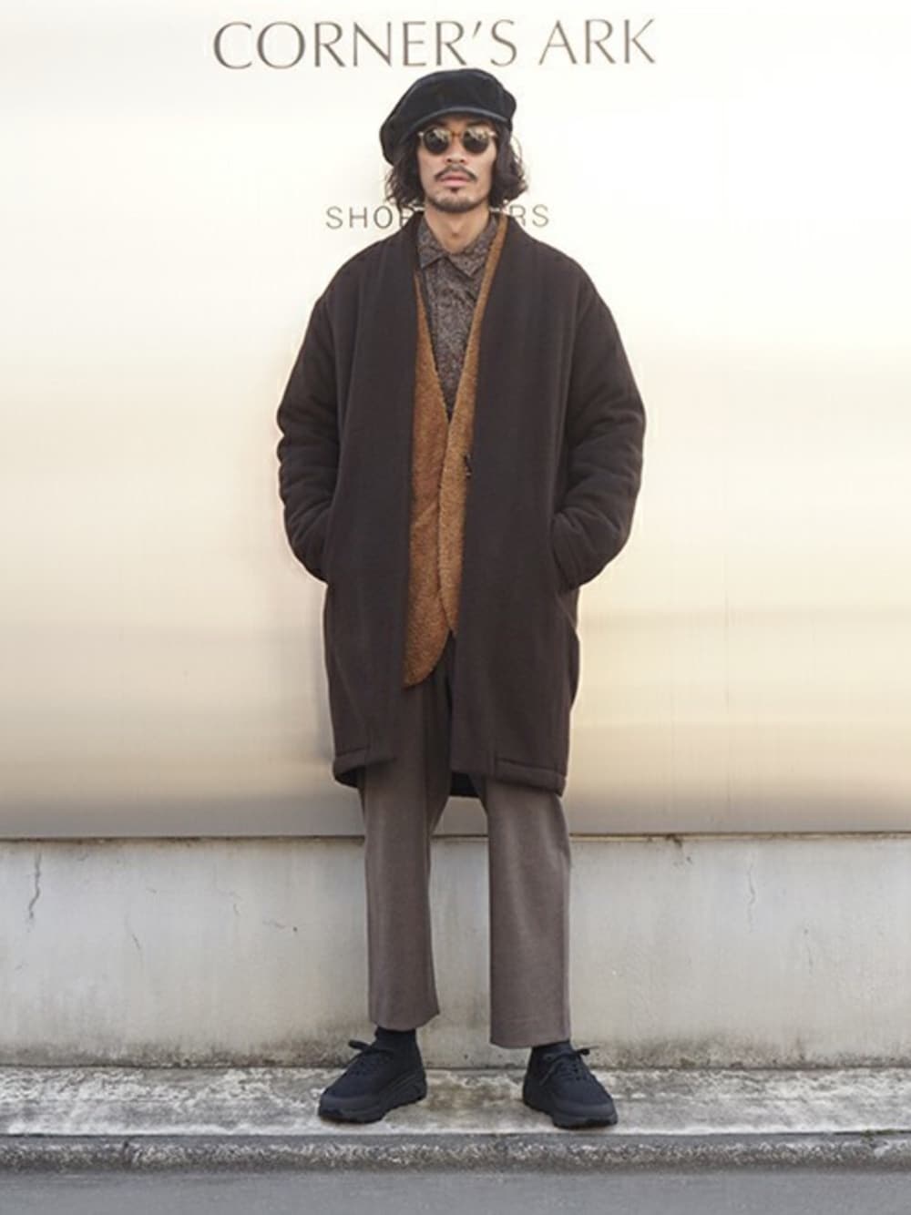 「markaのmarka / マーカ：STUFFED NO COLLAR COAT：ノーカラーコート：M18C-03CO02C [COR]（ノーカラージャケット、ブラウン系）」を使った、ARKnets STAFFさん（メンズ・175cm）の冬コーディネートの1枚目の写真