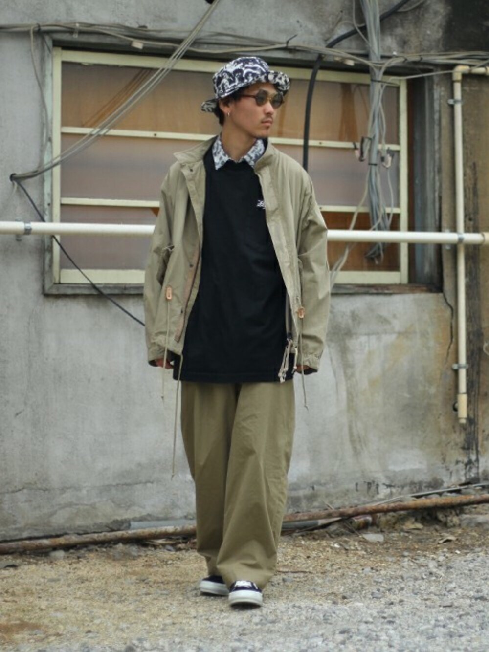 「markaのmarka / マーカ：WELT POCKET EASY PANTS：M19A-15PT01C[COR]（その他パンツ、ベージュ系）」を使った、ARKnets STAFFさん（メンズ・175cm）の春コーディネートの1枚目の写真