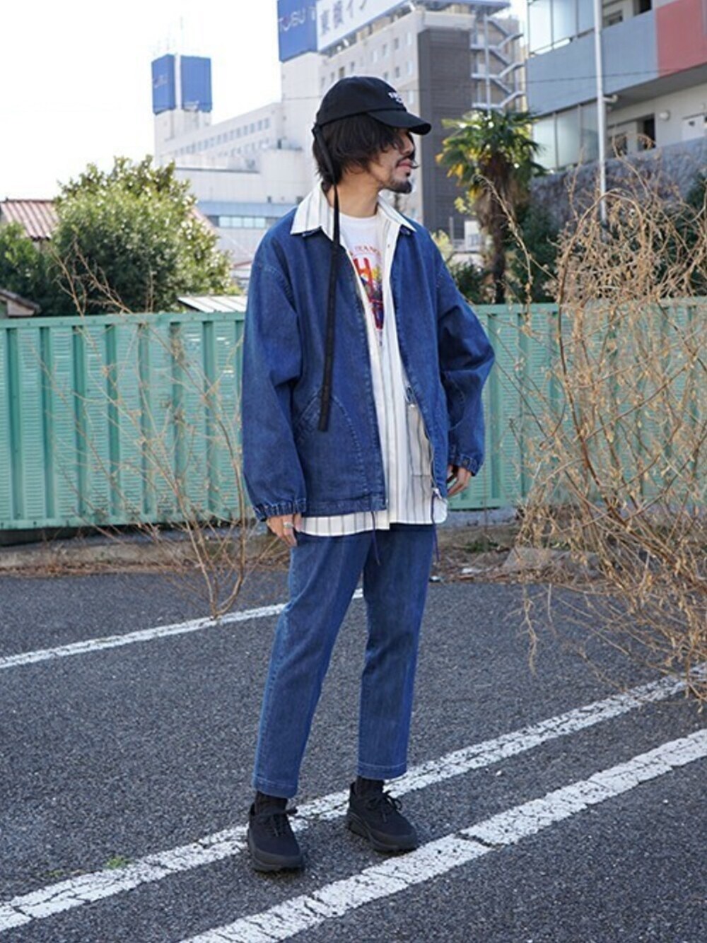 「markaのmarka / マーカ：SPORTS JACKET - denim -：M19A-02BL01C[COR]（ブルゾン、ブルー系）」を使った、ARKnets STAFFさん（メンズ・177cm）の春コーディネートの1枚目の写真