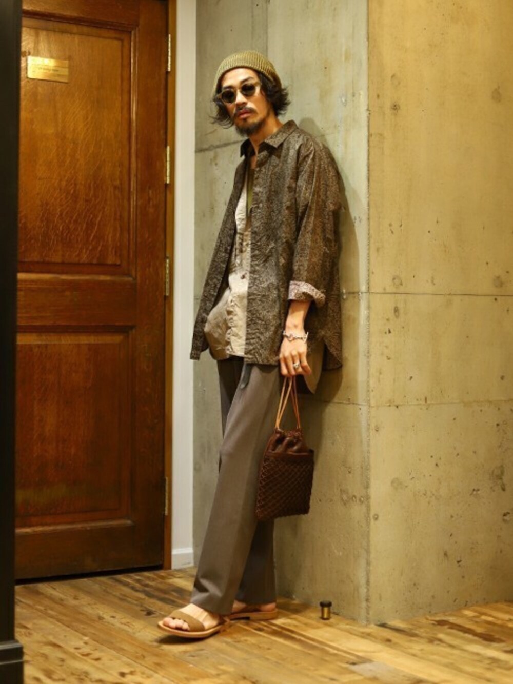 「markaのmarka / マーカ：MILITARY SANDAL：レザーサンダル：M18A-27BT01A[COR]（サンダル、ベージュ系）」を使った、ARKnets STAFFさん（メンズ・175cm）の夏コーディネートの1枚目の写真