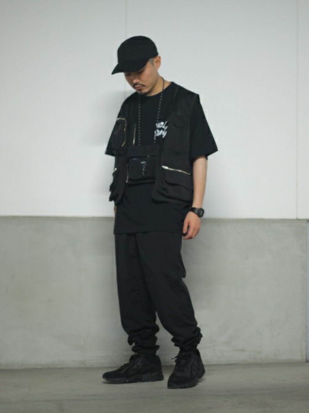 「ブラック、adidas、ブラックコーデ、オールブラック、outdoor、THE NORTH FACE、THE NORTH FACE PURPLE LABEL、adidas originals、WP、makra」｜「WPのWP / ダブリューピー：WP×marka MK-14 LABEL CAP：M19A-31AC01C-WP[STD]（キャップ、ブラック系）」を使った、ARKnets STAFFさん（メンズ・166cm）の夏コーディネートの1枚目の写真