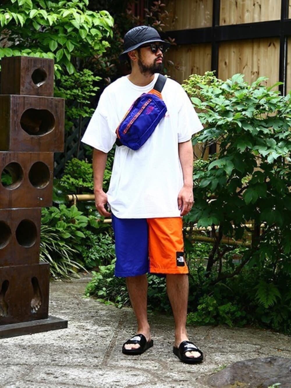「カットソー、Tシャツ、ハット、THE NORTH FACE、ショーツ、スノーボード、ウエストポーチ、スポーツサンダル、ビーチサンダル、MAGIC STICK」｜「THE NORTH FACEのTHE NORTH FACE / ザ・ノースフェイス：92 RAGE Em S：NM81912[WAX]（ボディバッグ/ウエストポーチ、ブルー系）」を使った、ARKnets STAFFさん（メンズ・180cm）の夏コーディネートの1枚目の写真