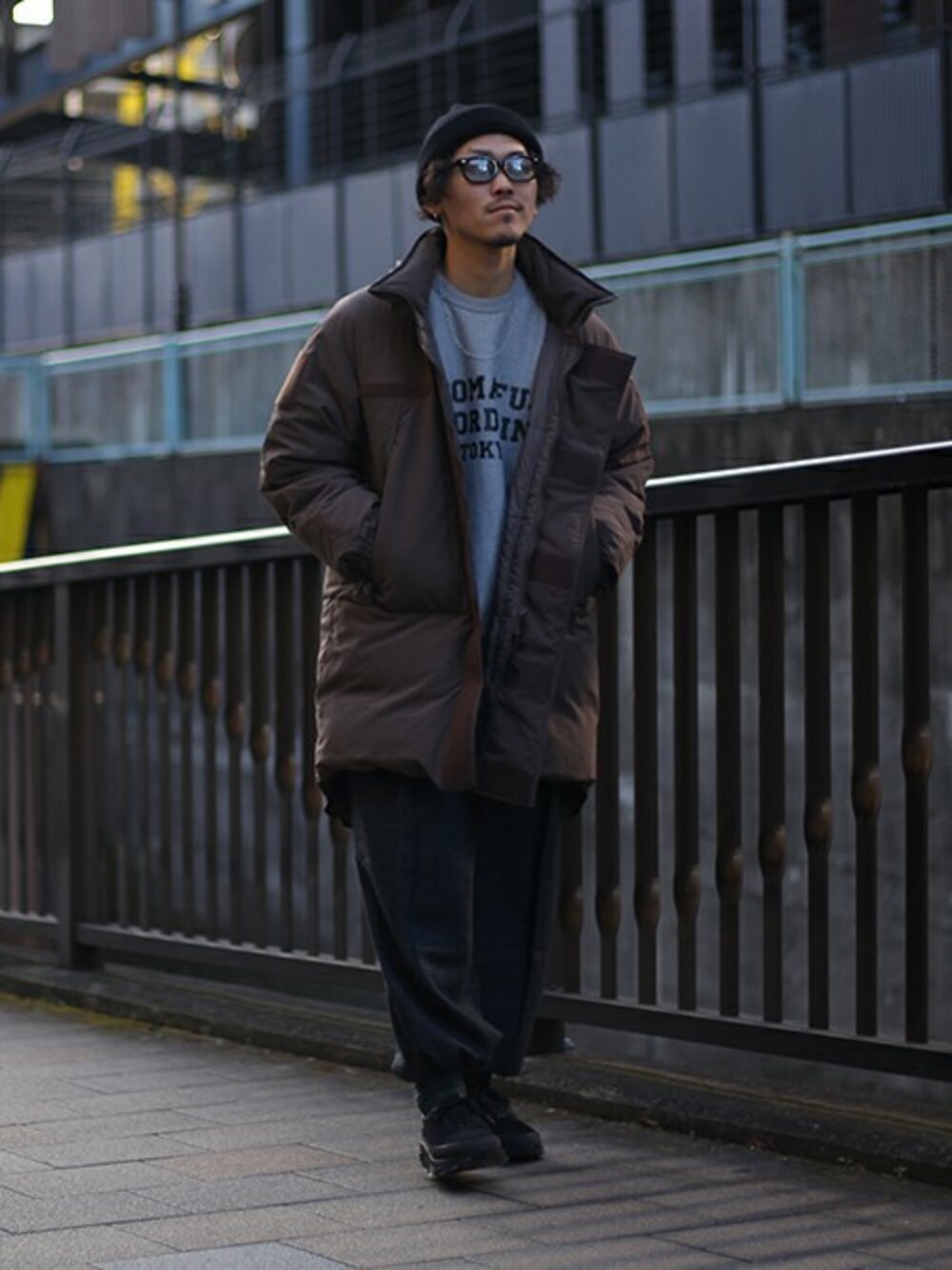 「markaのmarka / マーカ：MONSTER PARKA - nylon taffeta -：M19D-01CO01C[COR]（ダウンジャケット/コート、ブラウン系）」を使った、ARKnets STAFFさん（メンズ・175cm）の冬コーディネートの1枚目の写真