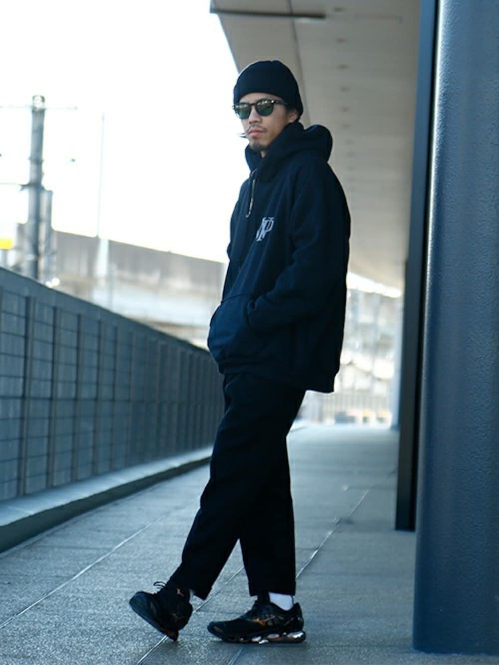 「CAMBER、WP」｜「WPのWP×CAMBER THE W PULL PARKA（パーカー、ブラック系）」を使った、ARKnets STAFFさん（メンズ・170cm）の冬コーディネートの1枚目の写真