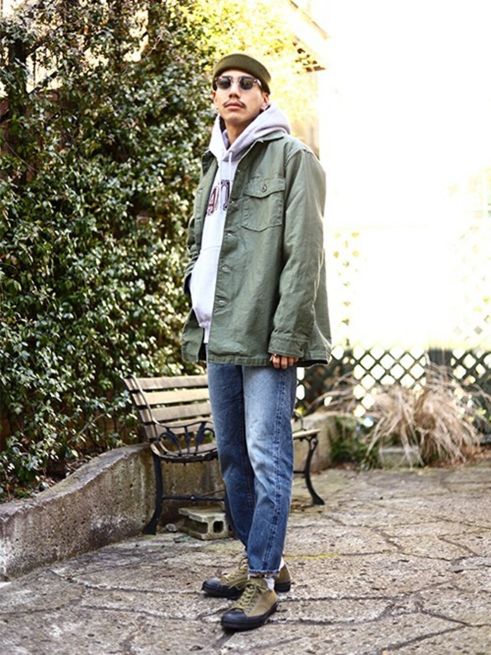 「FLAG SPORT、WP、ARKnets」｜「WPのWORLD GREATS "D" PULL PARKA（パーカー、グレー系）」を使った、ARKnets STAFFさん（メンズ・173cm）の冬コーディネートの1枚目の写真