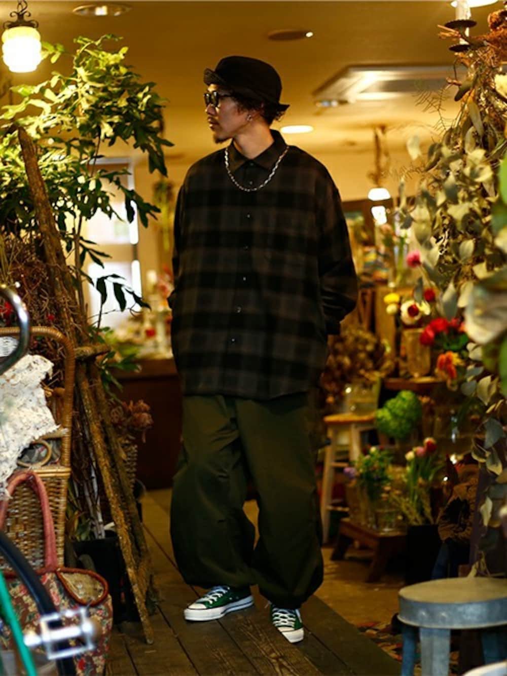 「gold、東洋エンタープライズ、ARKnets」｜「GOLDのGOLD / ゴールド：NEL CHECK REGULAR COLLAR BIG SHIRT：GL28290[MUS]（シャツ/ブラウス、グレー系）」を使った、ARKnets STAFFさん（メンズ・175cm）の冬コーディネートの1枚目の写真