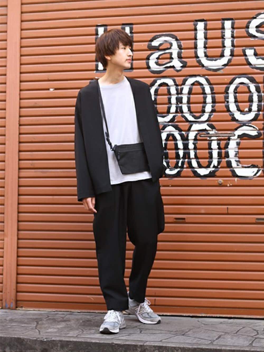 「marka、yoke、ARKnets」｜「markaのmarka / マーカ：MINIMALIST CARDIGAN - w.m tropical -：M20A-05SH01C[COR]（カーディガン/ボレロ、ブラック系）」を使った、ARKnets STAFFさん（メンズ・181cm）の春コーディネートの1枚目の写真