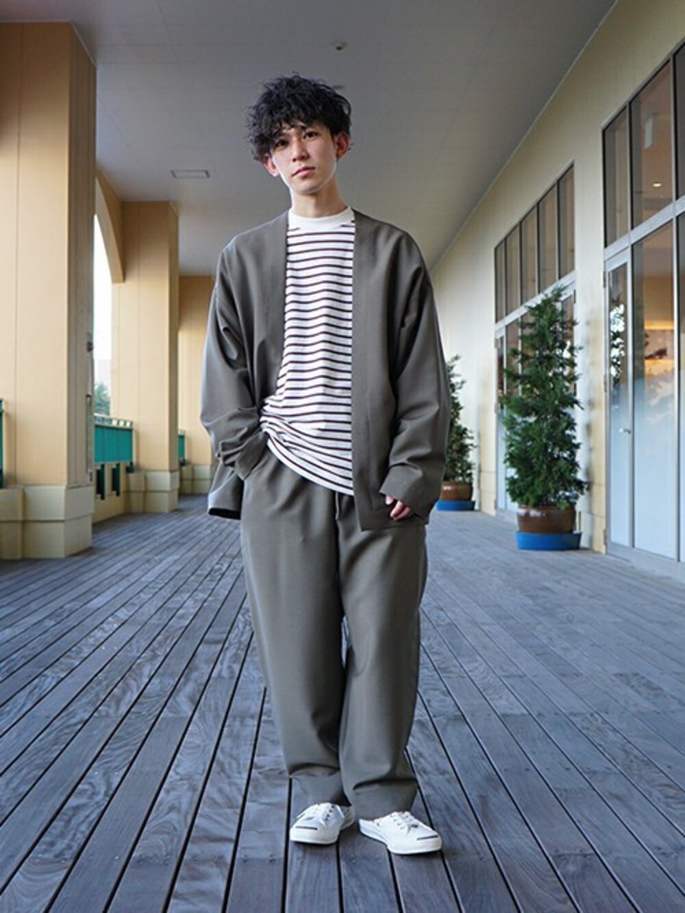 「marka、ARKnets」｜「markaのmarka / マーカ：MINIMALIST CARDIGAN - w.m tropical -：M20A-05SH01C[COR]（カーディガン/ボレロ、グレー系）」を使った、ARKnets STAFFさん（メンズ・168cm）の春コーディネートの1枚目の写真