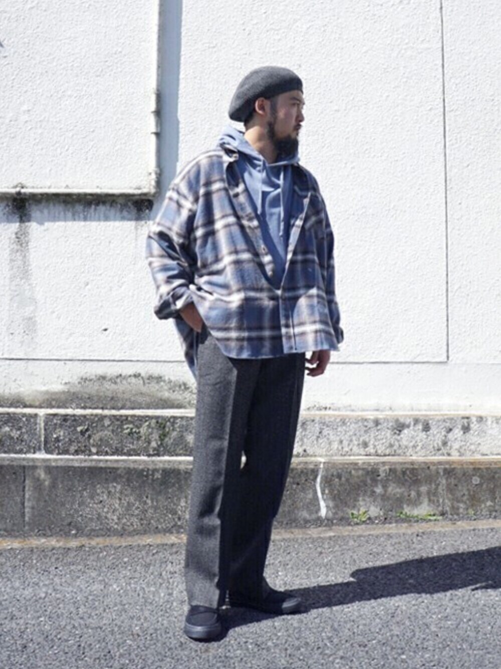 「チェックシャツ、ニットキャップ、プルオーバーパーカー、PORT BY ARK、ARKnets、2020AW」｜「PORT BY ARKのPORT BY ARK / CORNER'S ARK：Over fit flannel shirt：PO08-SH002[COR]（シャツ/ブラウス、ブルー系）」を使った、ARKnets STAFFさん（メンズ・172cm）の秋コーディネートの1枚目の写真