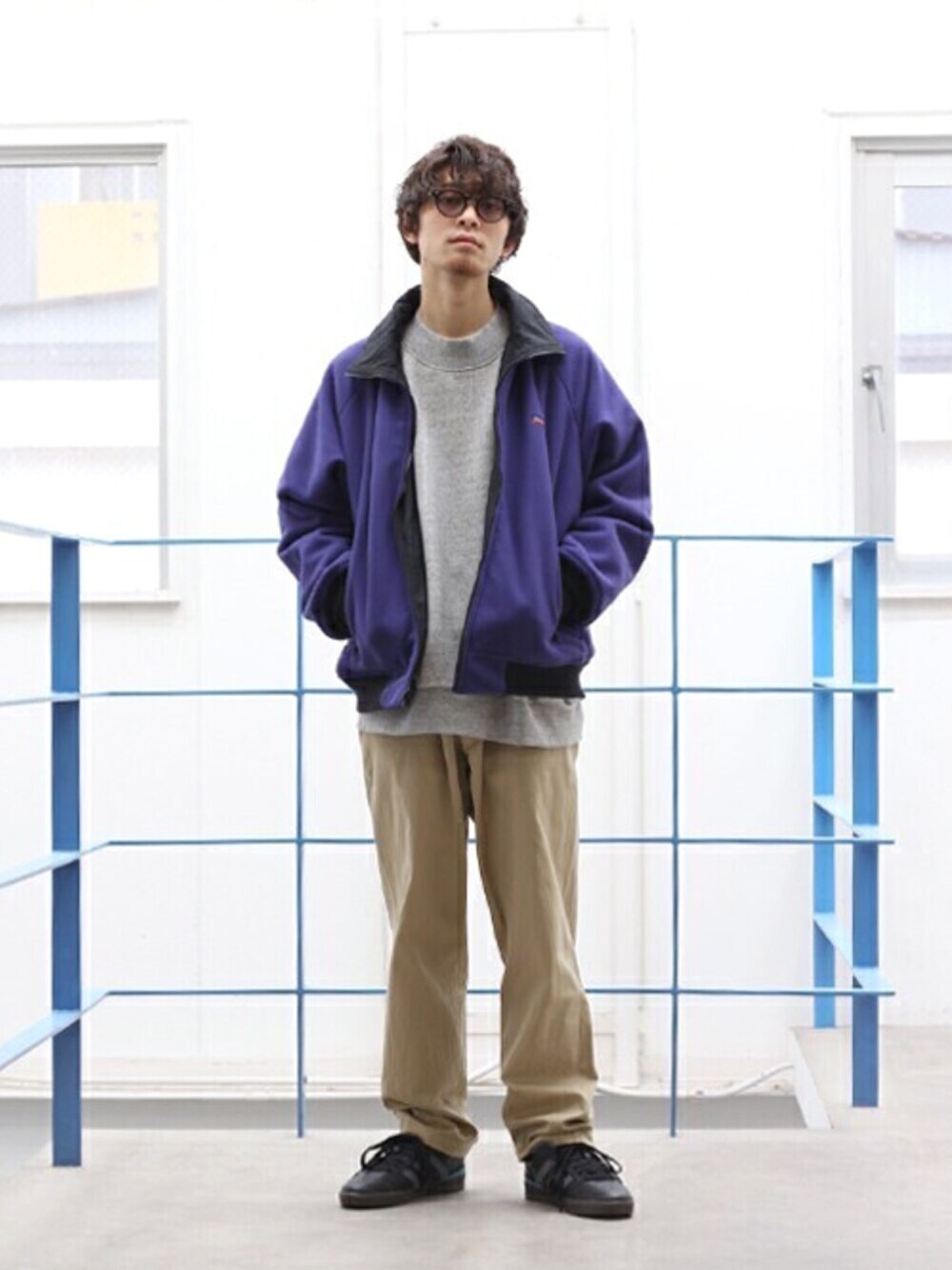 「PORT BY ARK、ARKnets、2020AW」｜「PORT BY ARKのPORT BY ARK / CORNER'S ARK：Crew neck sweat：PO08-T003[COR]（スウェット、グレー系）」を使った、ARKnets STAFFさん（メンズ・173cm）の秋コーディネートの1枚目の写真