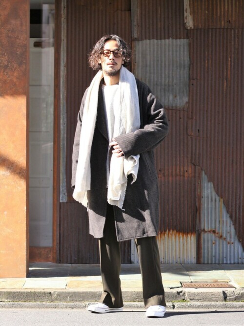 「markaのmarka / マーカ：SHAWL COLLAR COAT - falkland wool tweed -：M20C-05CO02C[COR]（ステンカラーコート、ブラウン系）」を使った、ARKnets STAFFさん（メンズ・175cm）の秋コーディネートの1枚目の写真