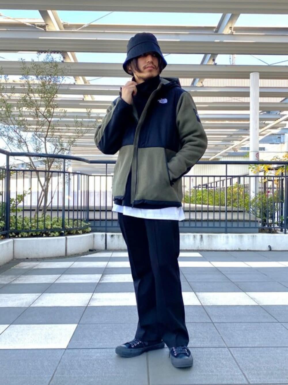 「GOLDのGOLD / ゴールド：HIGH NECK SWEAT：GL68554[MUS]（スウェット、ブラック系）」を使った、ARKnets STAFFさん（メンズ・174cm）の秋コーディネートの1枚目の写真