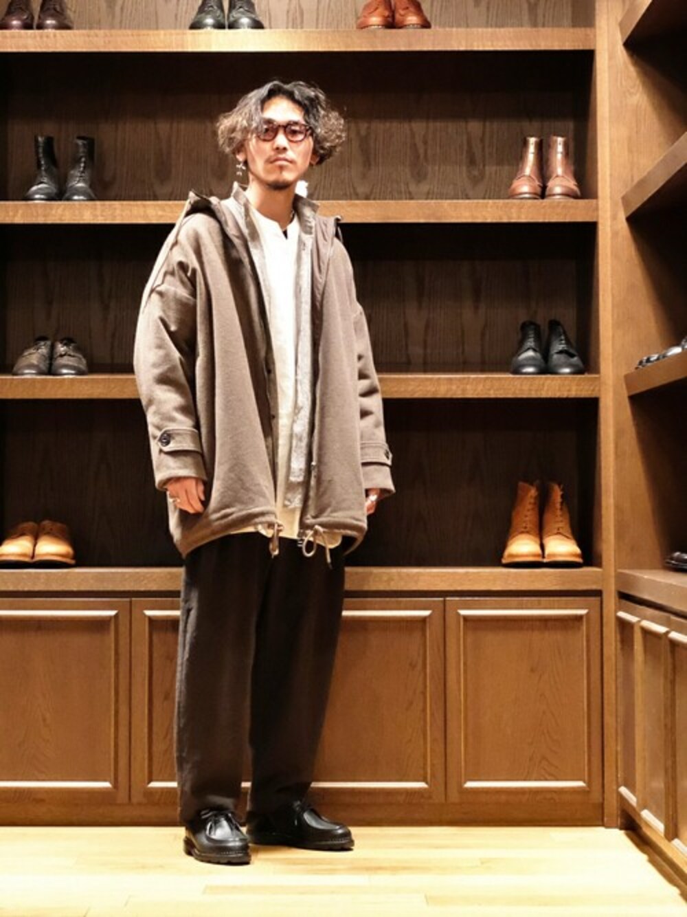「markaのmarka / マーカ：HOODED COAT - cotton melton -：M19D-03CO01C[COR]（その他アウター、グリーン系）」を使った、ARKnets STAFFさん（メンズ・175cm）の冬コーディネートの1枚目の写真
